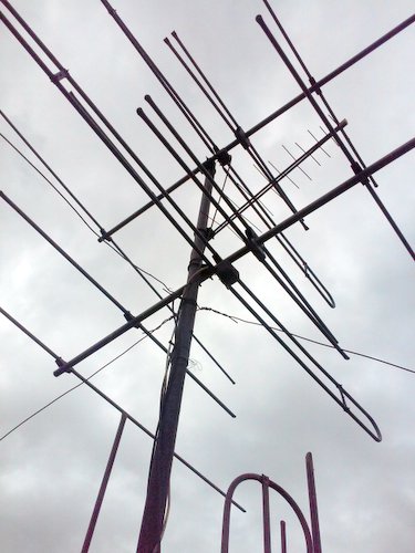 Yagi antenna vs. Log-periodic